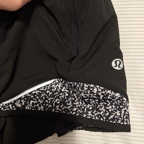 Lululemon shorts 2.5 - Picture 5 of 5